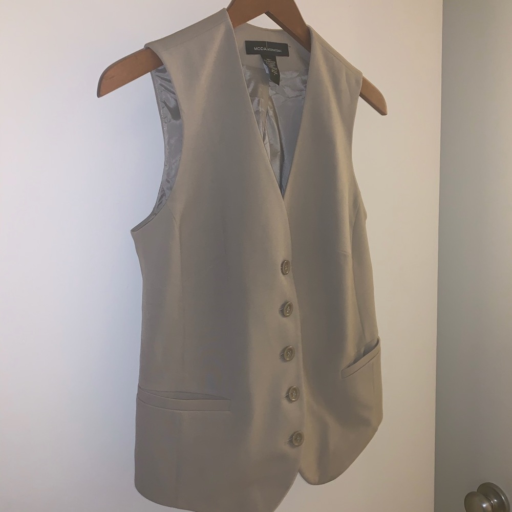 Perfect for work! Khaki color vest.